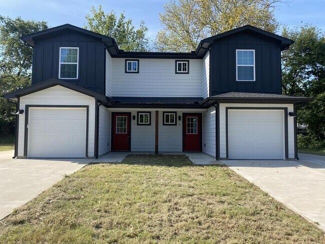 Photo - 152 Doolittle St