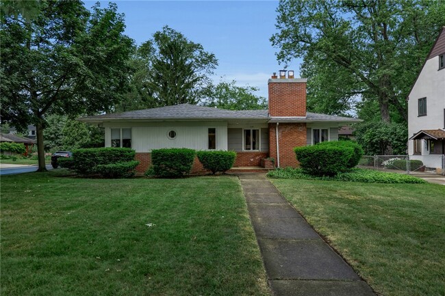 Building Photo - 114 Burbank Dr