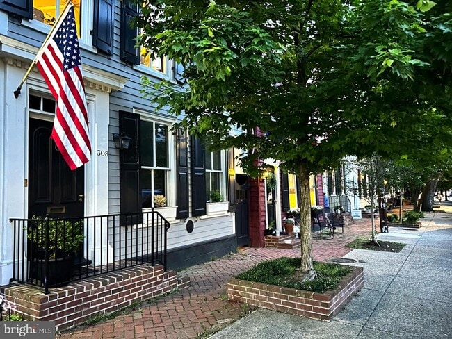 Photo - 308 S Fairfax St Townhome