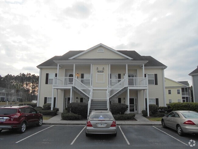 Building Photo - 3 bedroom, 2 bath condo in The Fountains Unit 202