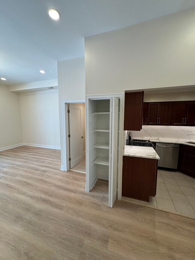 Photo - 444 N State St