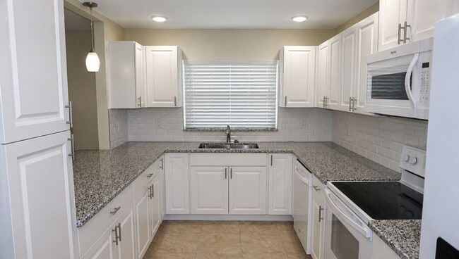 Photo - 213 Foxwood Dr