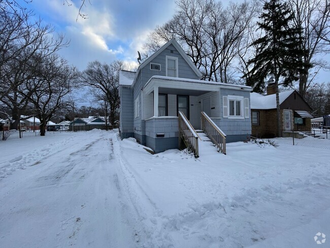 Building Photo - Three Bedroom Home in Muskegon