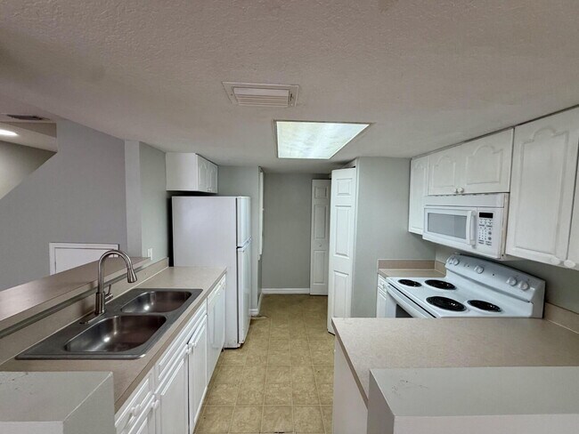 Photo - Spacious 3-Bedroom Townhome in Davenport Unit A