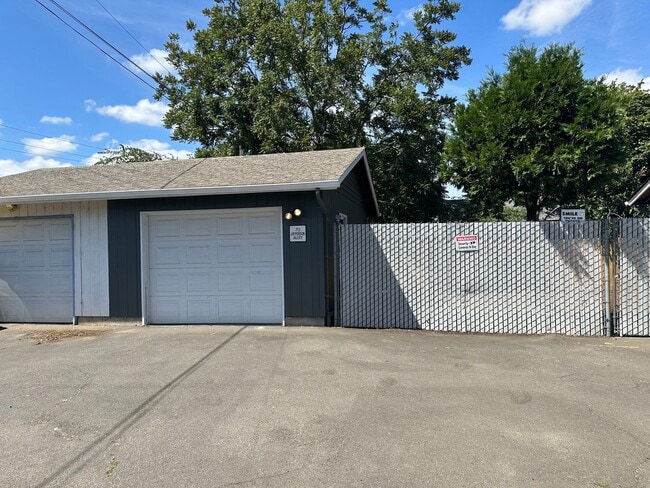 Photo - Beautifully updated 3 bedroom, 1 bath house in Eugene!