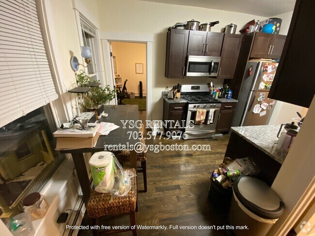 Building Photo - 4 Romar Ter Unit 2 Rental