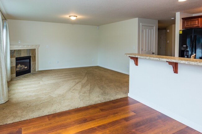 Photo - 3 bedroom 2.5 Bath with Fenced Back Yard - Pet Friendly