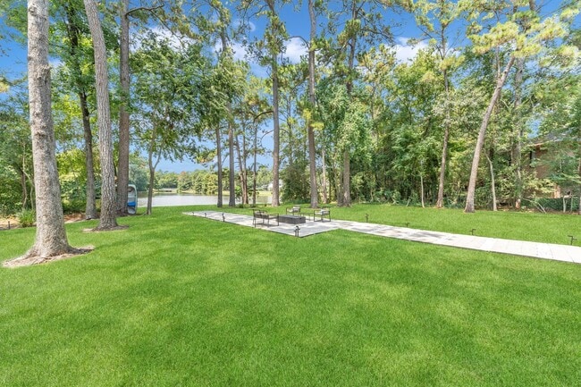 Photo - 1 E Wedgewood Glen