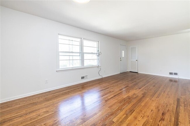 Photo - 2058 Green Forrest Dr