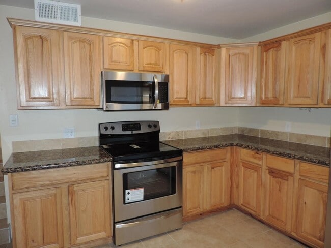 Photo - Dog Friendly - 4 Bedroom with Granite Counter tops.