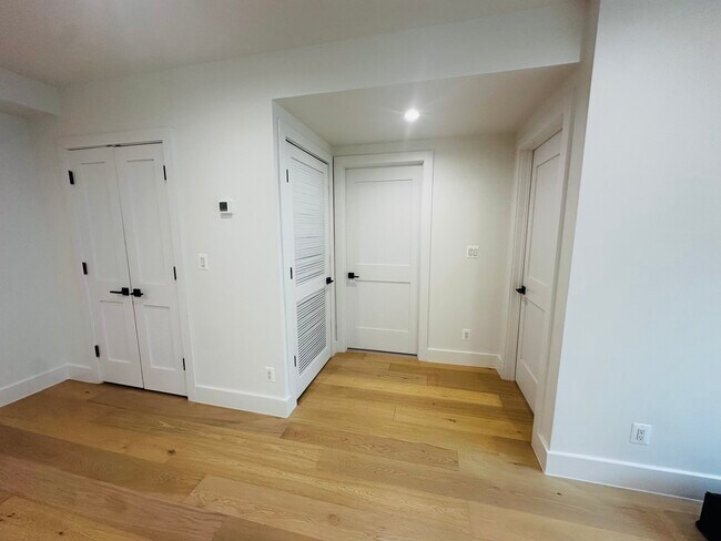 Photo - 1658 K St NE Unidad 1658 k street NE