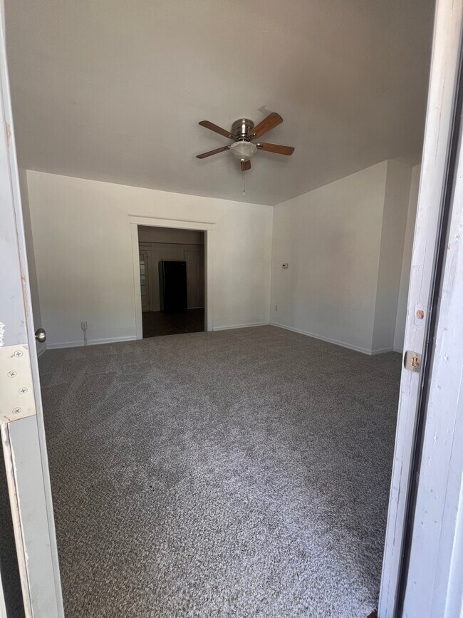 Living room - 7016 Minnesota Ave Unit Minnesota Avenue 63111