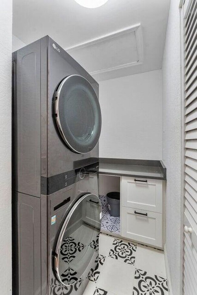 Photo - 5720 Coach House Cir