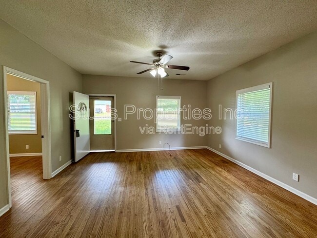 Photo - 237 County Rd 457