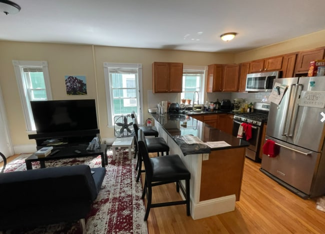 Building Photo - 42 Gorham St