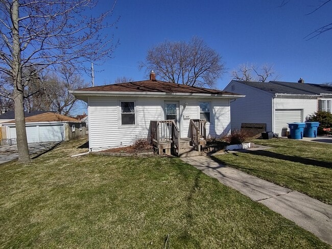 Photo - 912 Douglas St
