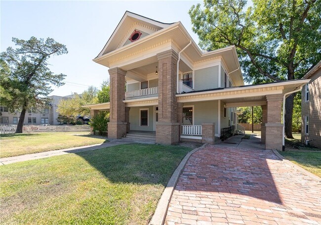 Photo - 206 S Sims Ave