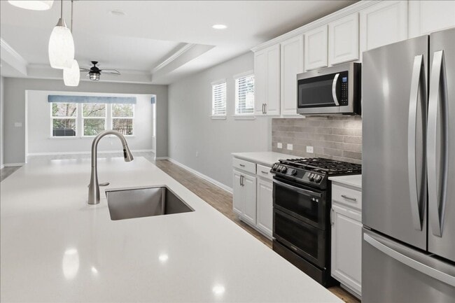 Photo - 532 Hereford Ln