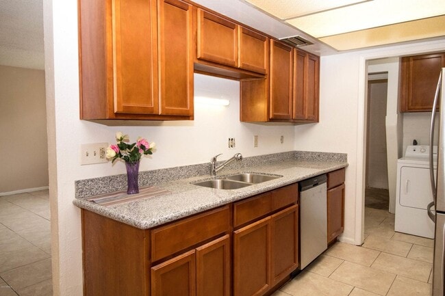 Photo - Amazing home is now available in heart of Glendale/ Utilities included only $1550.00