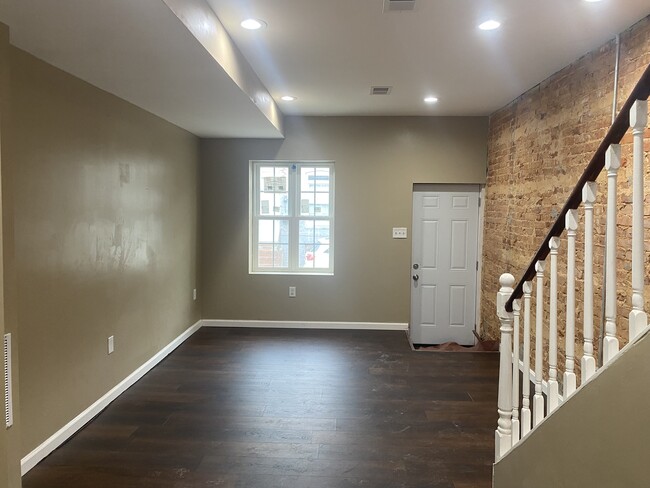 Photo - 428 Furrow St