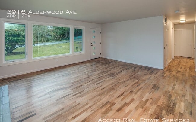 Photo - 2916 Alderwood Ave