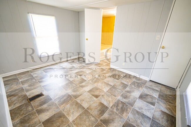 Photo - 385 Julian Smith Rd