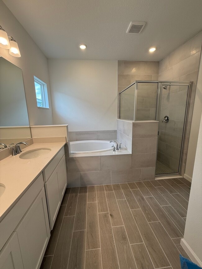 Photo - 3121 NE 40th St