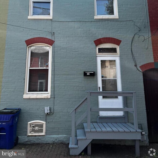 Building Photo - 486 W South St Rental