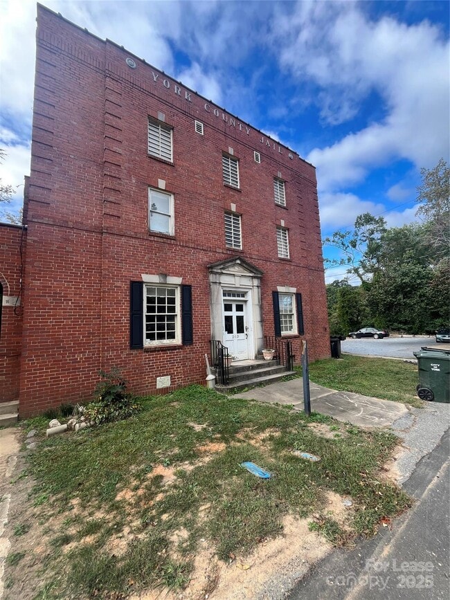 Building Photo - 203 W Liberty St Unit 1W