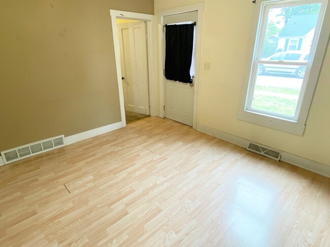 Photo - 4-Bedroom, 1 Bath Southeast Side Single Fa...