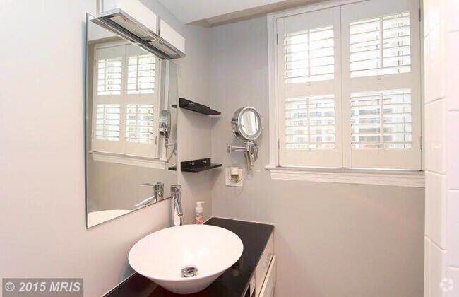 Building Photo - 4481 MacArthur Boulevard Northwest Unit B1 Rental