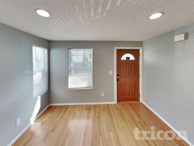 Photo - 577 SW 207th Ave