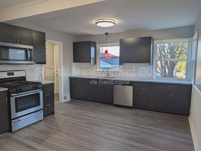 Photo - 1093 Breen St