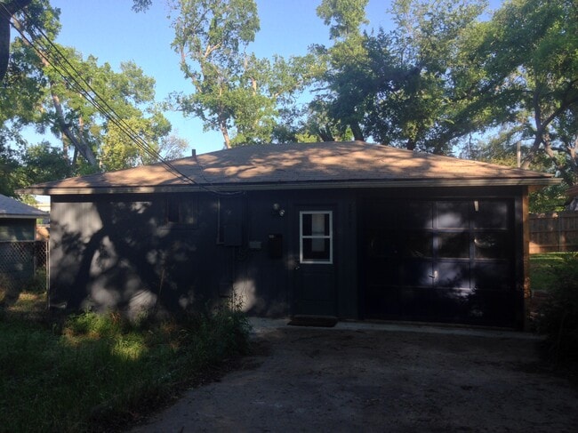 Building Photo - 3907 Willbert Rd Unit B