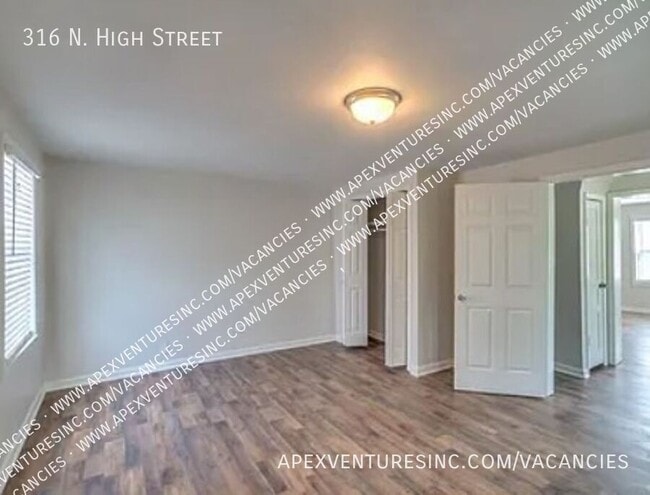 Photo - 316 N High St