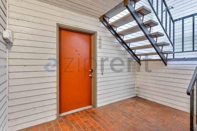 Photo - 264 Cervantes Cir