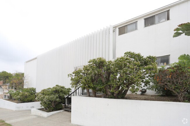 Photo - 10966 Roebling Ave