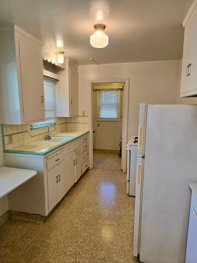 Photo - Downstairs one bedroom apartment available in Four-Plex!