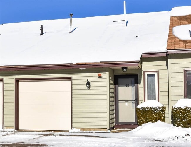 Front driveway view - 45 Tideview Dr Unit 45