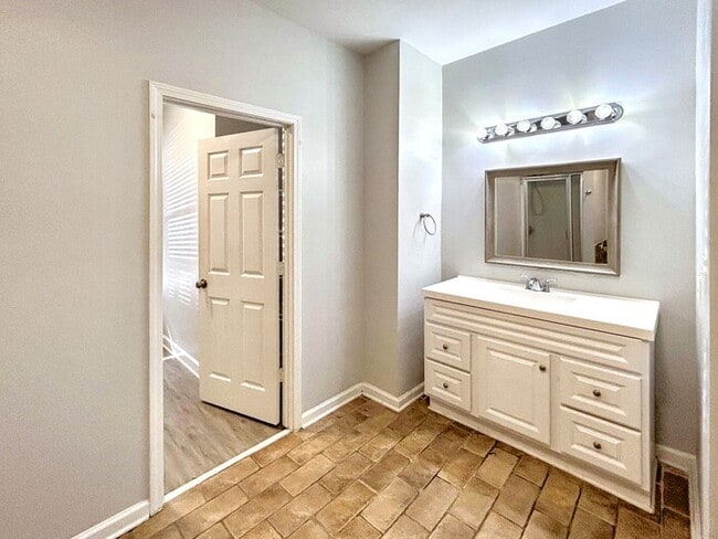 Photo - 992 Sims Ave NW