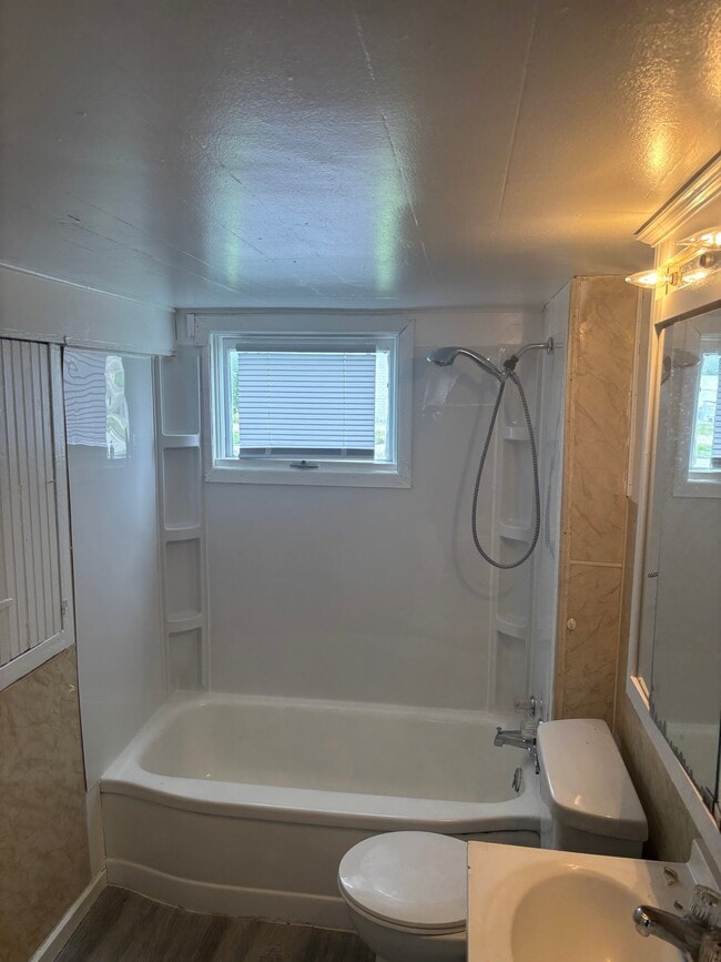 Photo - 815 E William St