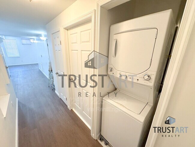 Photo - 910 N 41st St Unidad 2