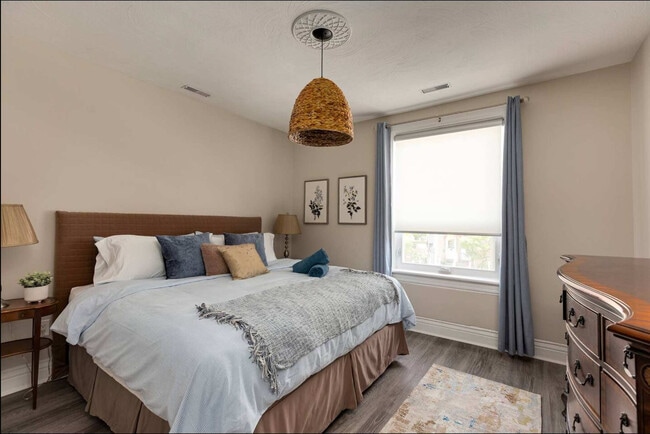 1364 Queen St E Unit SI FL2-ID1227124P