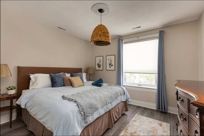 Photo - 1364 Queen St E Unit ID1227124P