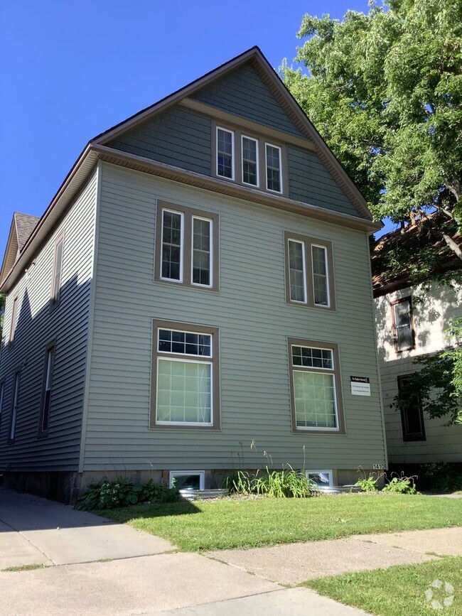 Building Photo - 1410 7th St SE Unit #1 and #2 Rental