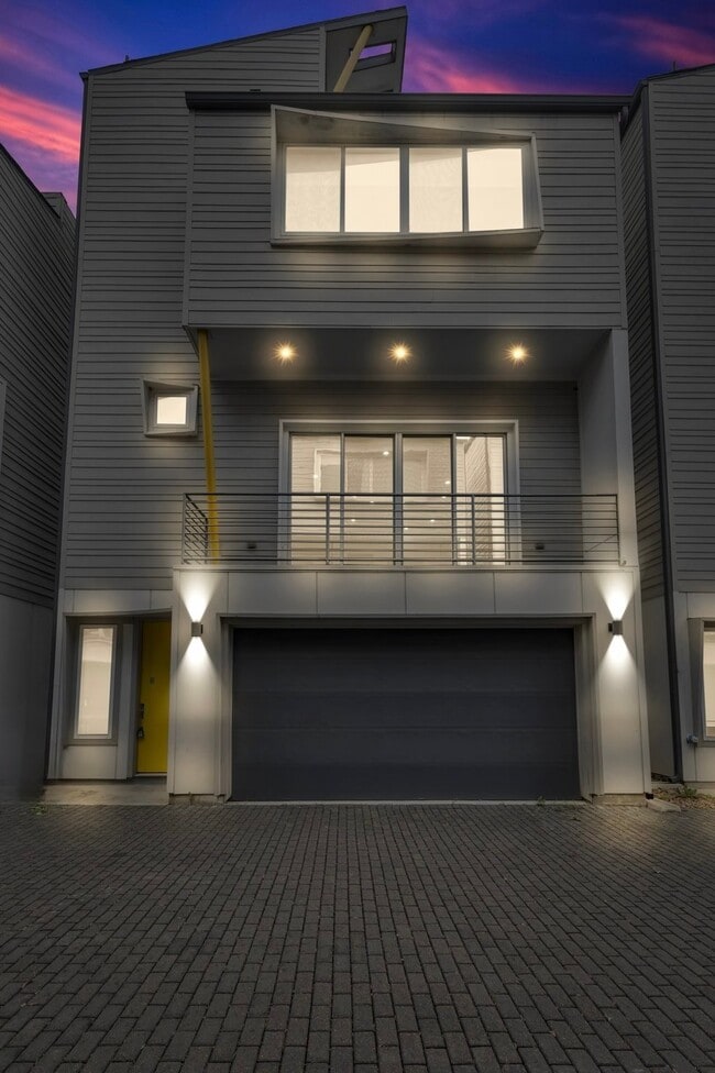 Photo - 1512 Weber St