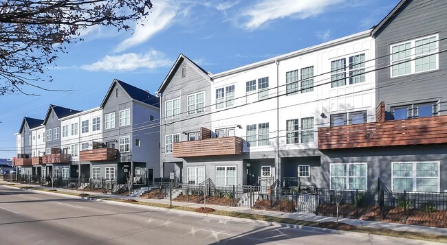 Photo - 169 E 20th St