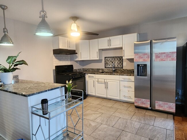 Building Photo - 7316 Donnell Pl Unit B2