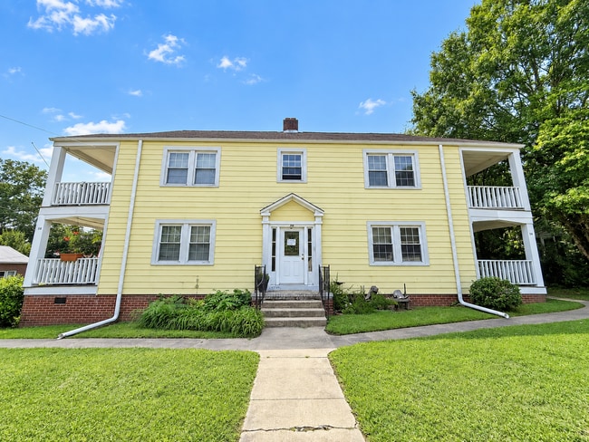 56 Hillcrest Ave SE
