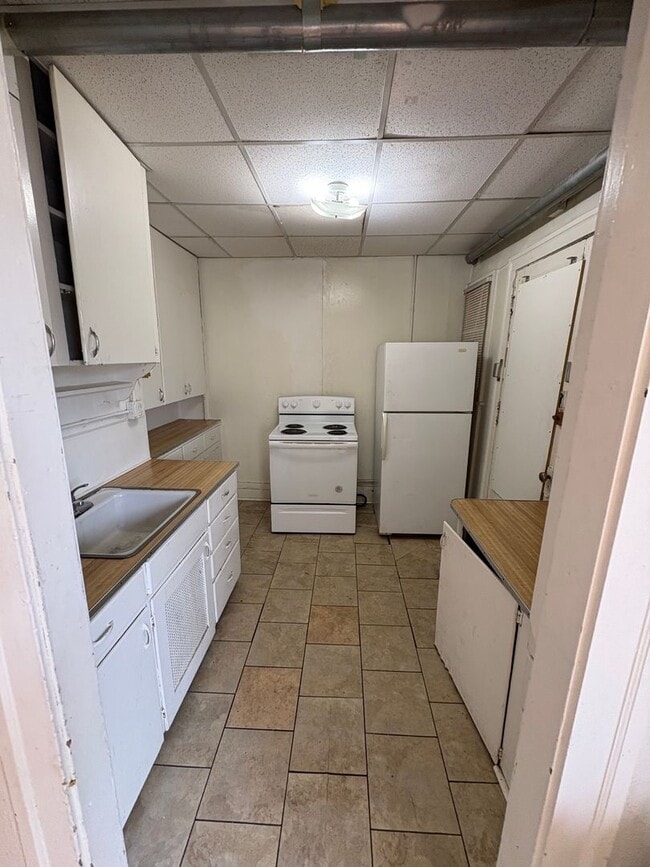 Photo - 809 W 4th St Unit C4